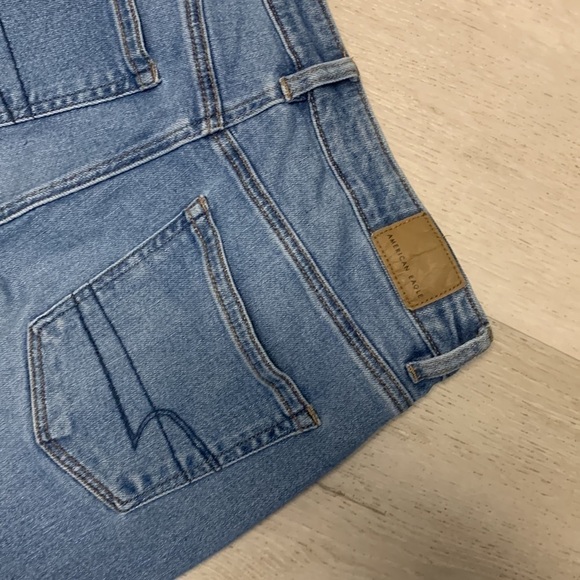 American Eagle High Rise Light Wash Mom‎ Jeans size 6 long stretchy - Picture 11 of 11